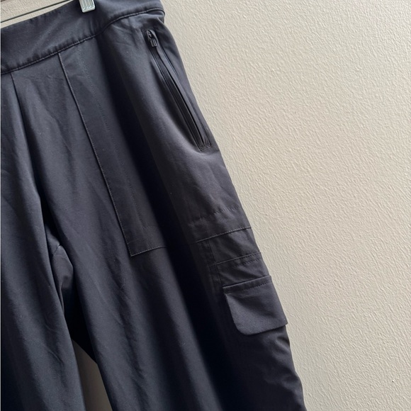 Athleta Chelsea Cargo Lined Utility Pants Black size 16 NWOT - Picture 6 of 12